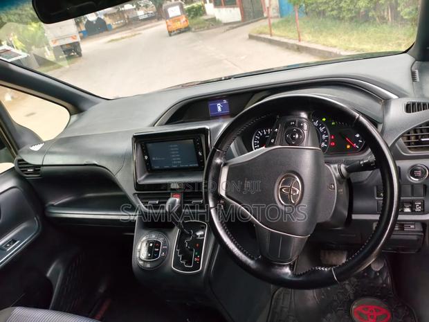 Toyota Voxy 2017 Black