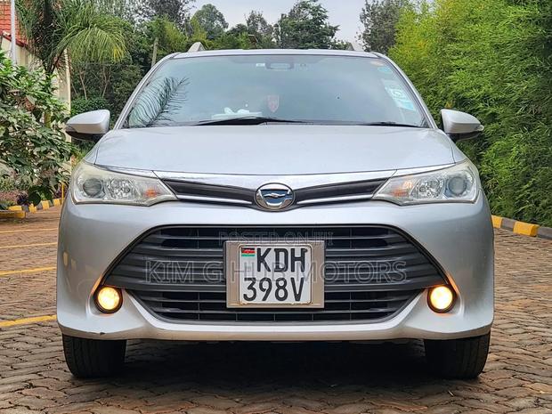 Toyota Corolla Fielder 2017 Silver