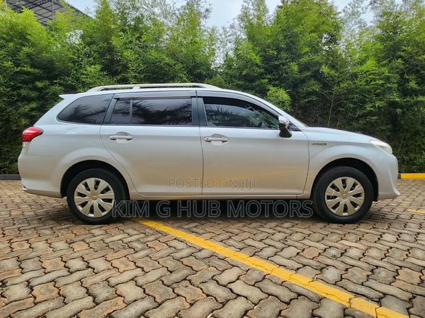 Toyota Corolla Fielder 2017 Silver