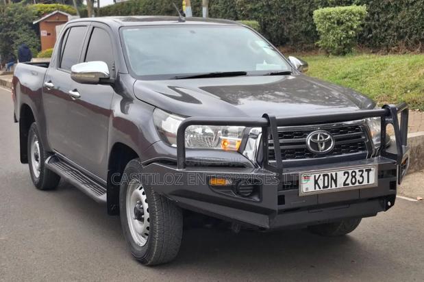 Toyota Hilux 2016 Gray
