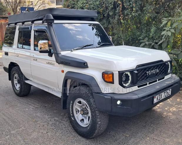 Toyota Land Cruiser 2014 White