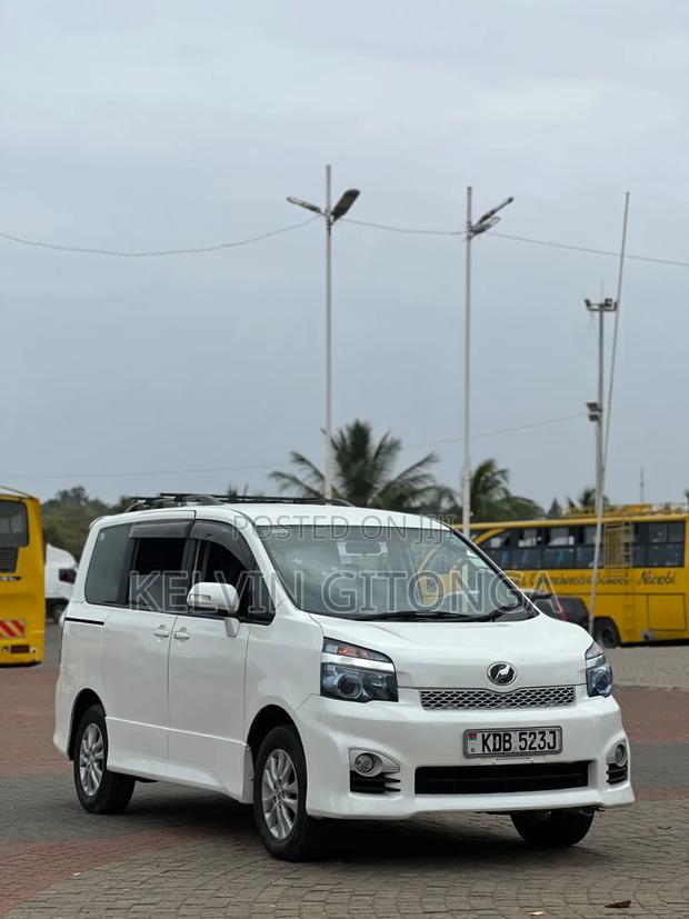 Toyota Noah 2014 White