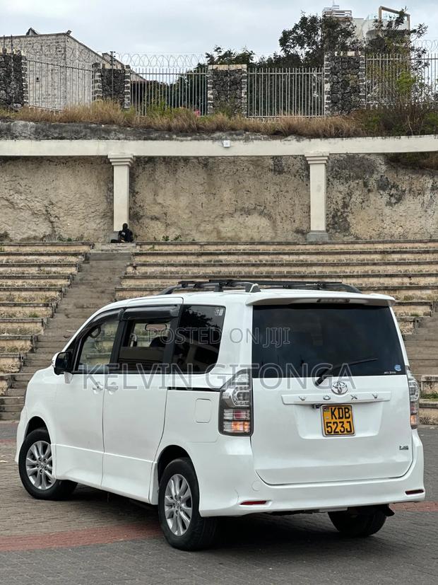 Toyota Noah 2014 White