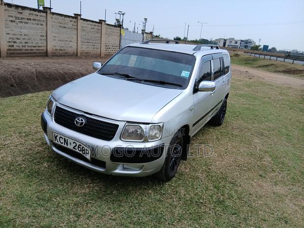 Toyota Succeed 2011 Silver