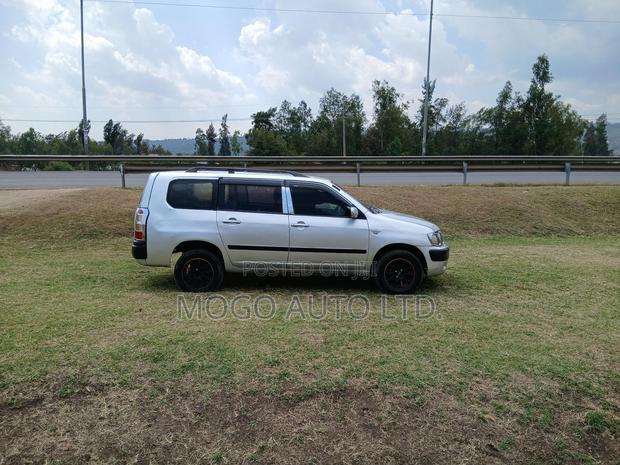 Toyota Succeed 2011 Silver