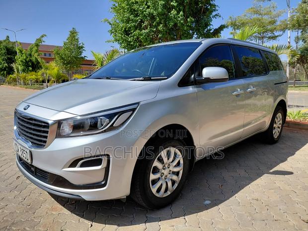 Kia Carnival 2019 Silver