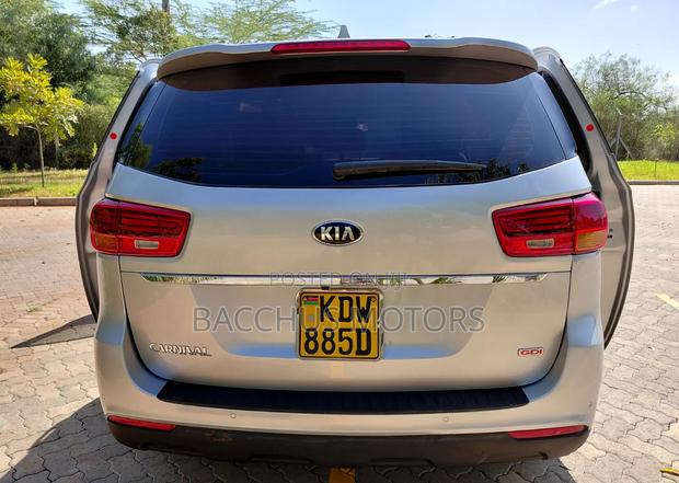 Kia Carnival 2019 Silver
