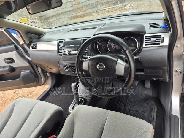 Nissan Tiida 2007 Silver