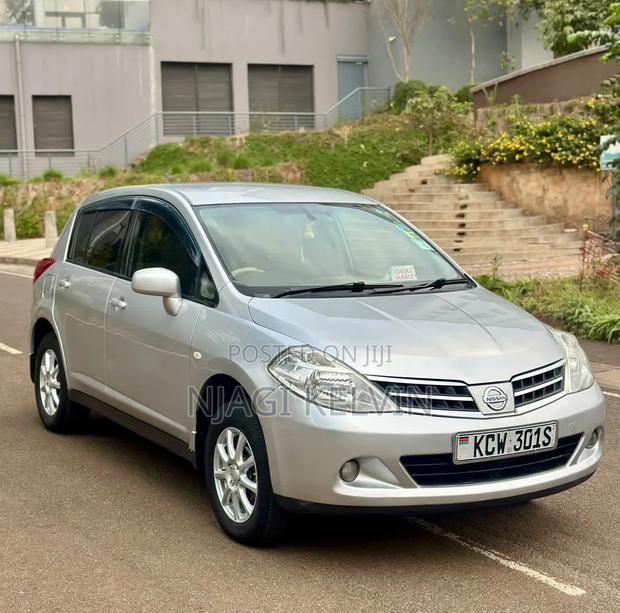 Nissan Tiida 2012 Silver