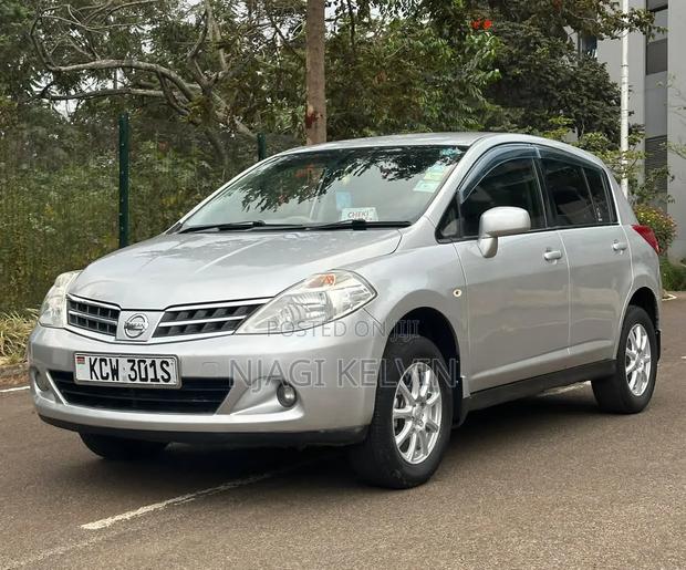 Nissan Tiida 2012 Silver