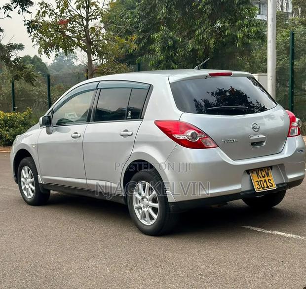 Nissan Tiida 2012 Silver