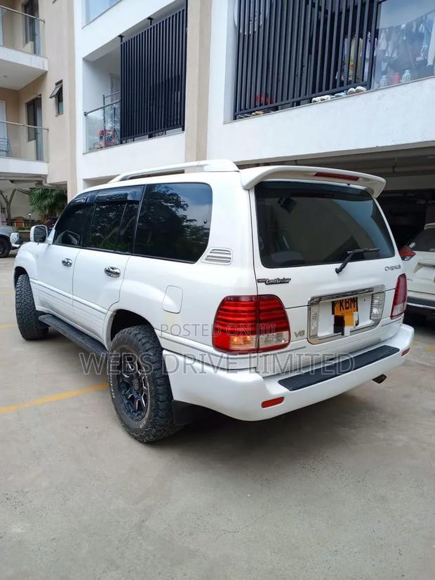 Toyota Land Cruiser 2006 White