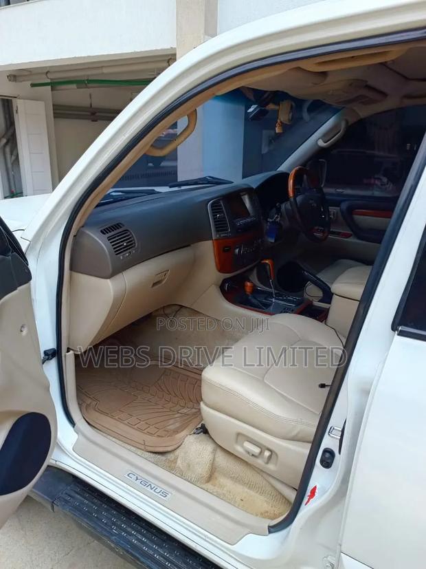Toyota Land Cruiser 2006 White