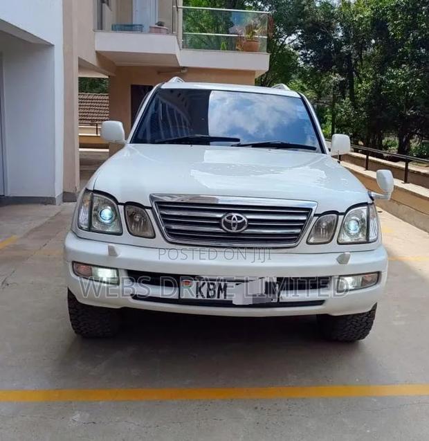 Toyota Land Cruiser 2006 White