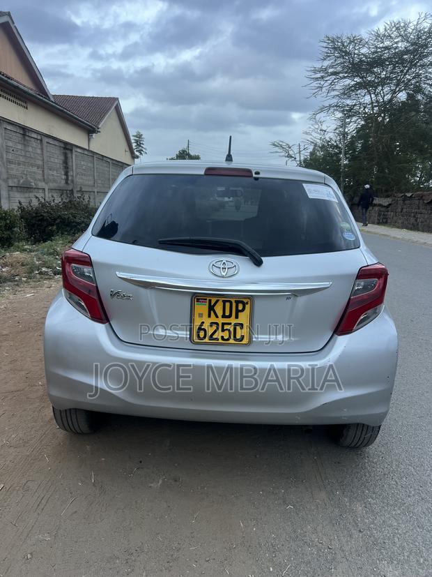 Toyota Vitz 2017 Silver