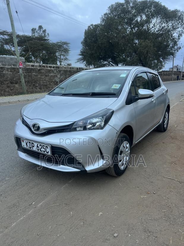 Toyota Vitz 2017 Silver