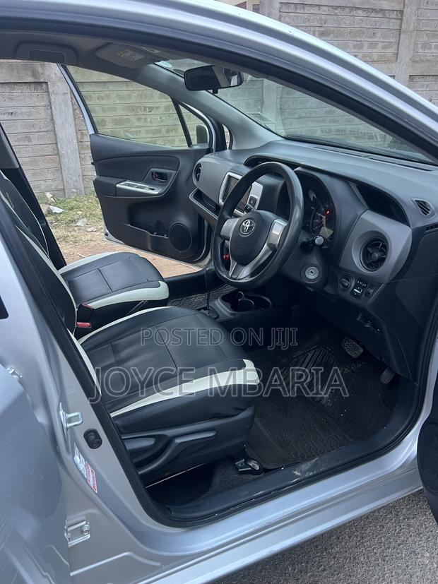 Toyota Vitz 2017 Silver