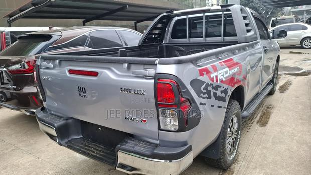 Toyota Hilux 2019 Gray