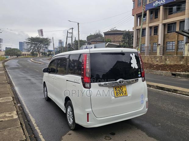 Toyota Noah 2015 White