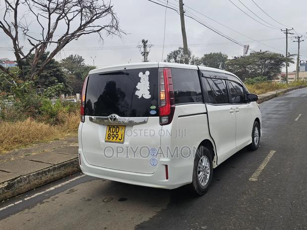 Toyota Noah 2015 White