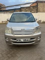 Toyota Noah 2005 Gold for sale