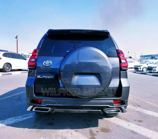 Toyota Land Cruiser Prado 2020 Gray