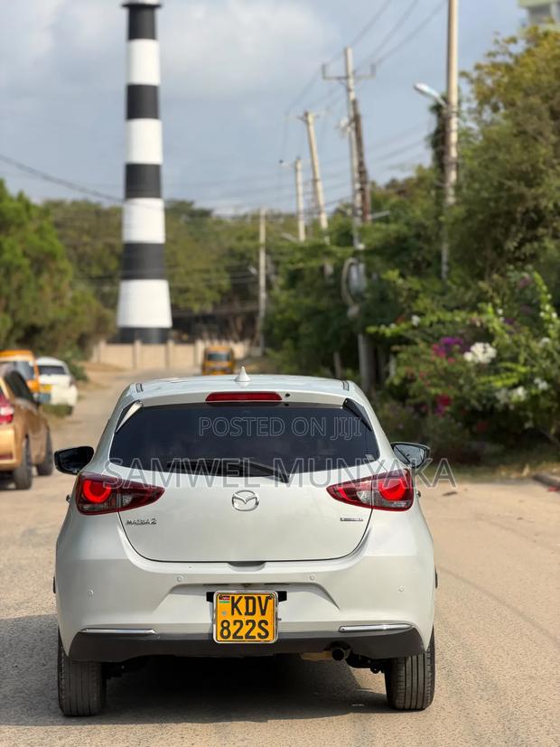 Mazda 2 2019 Silver