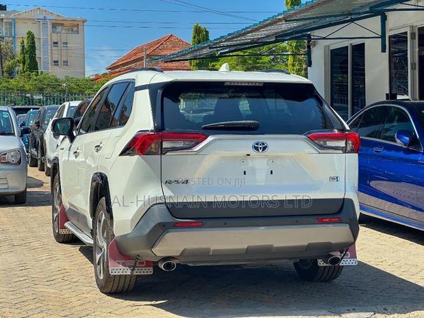 Toyota RAV4 LE AWD 2019 Pearl