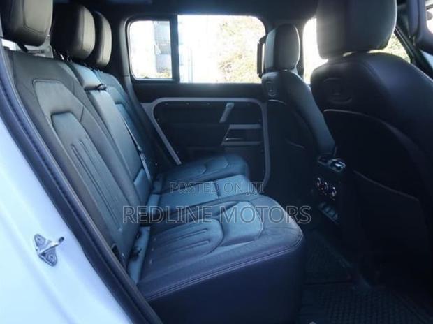 Land Rover Defender S 2021 White