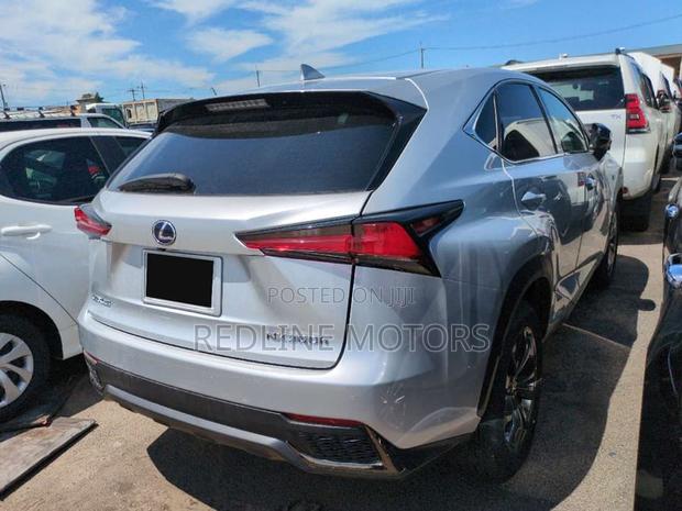 Lexus NX 300h FWD 2019 Silver