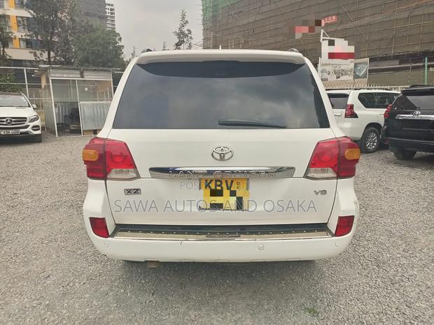 Toyota Land Cruiser 2011 White