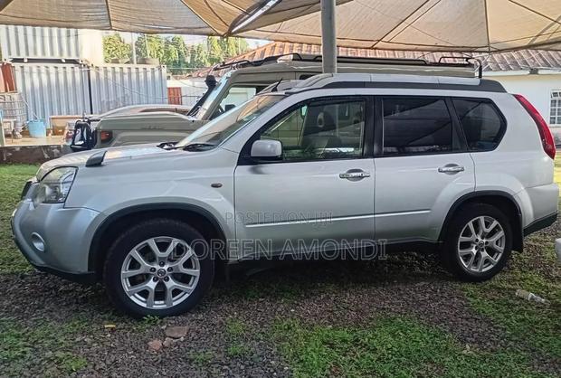 Nissan X-Trail 2011 Silver
