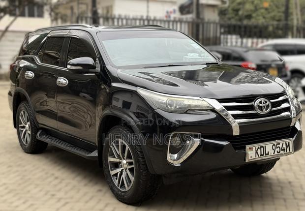 Toyota Fortuner 2016 Black