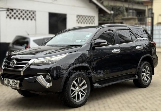 Toyota Fortuner 2016 Black