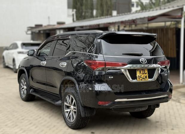 Toyota Fortuner 2016 Black