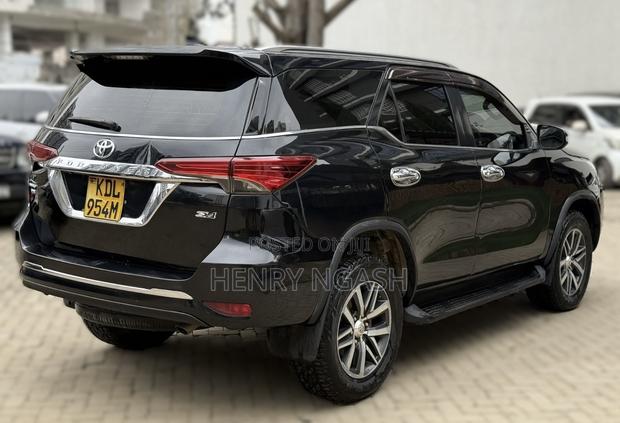 Toyota Fortuner 2016 Black