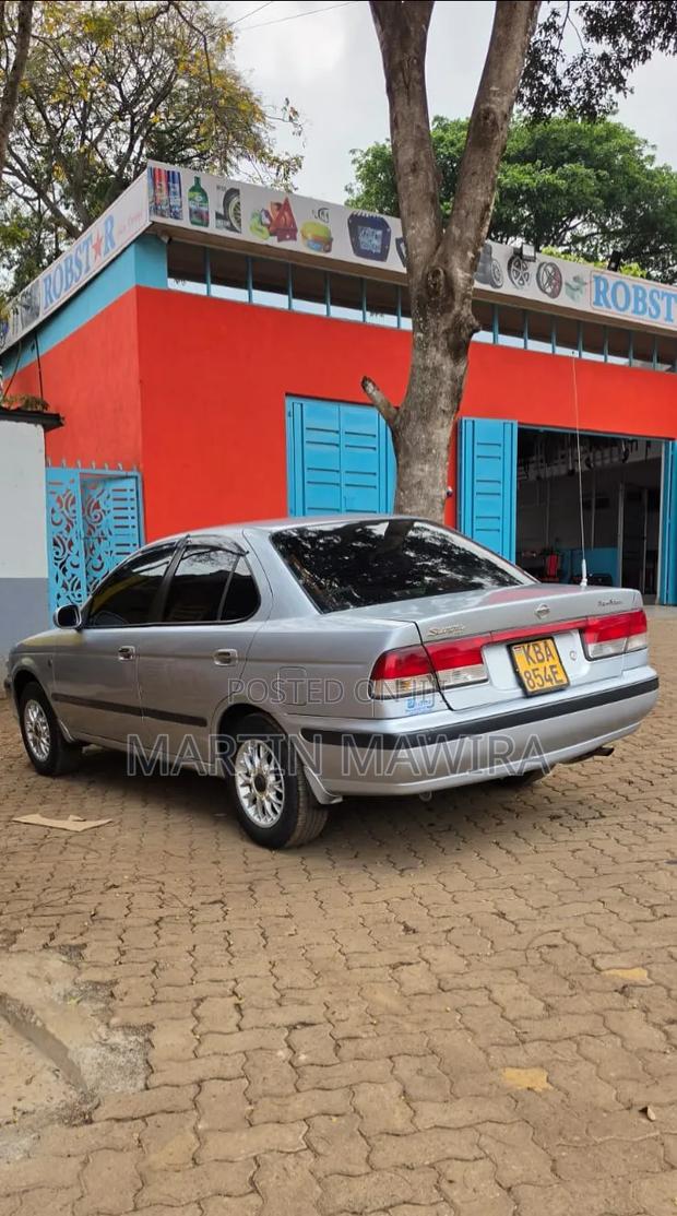 Nissan Sunny 2002 Silver