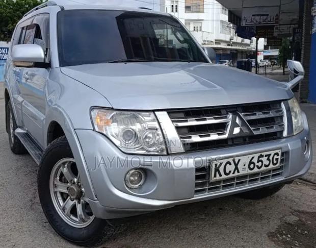 Mitsubishi Pajero 2013 Silver