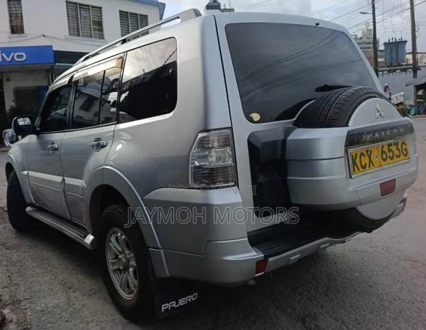 Mitsubishi Pajero 2013 Silver