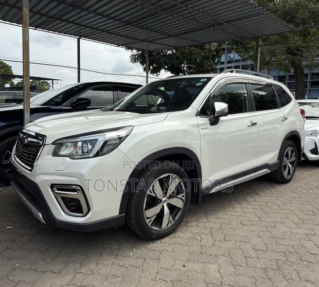 Subaru Forester Premium AWD 2019 White