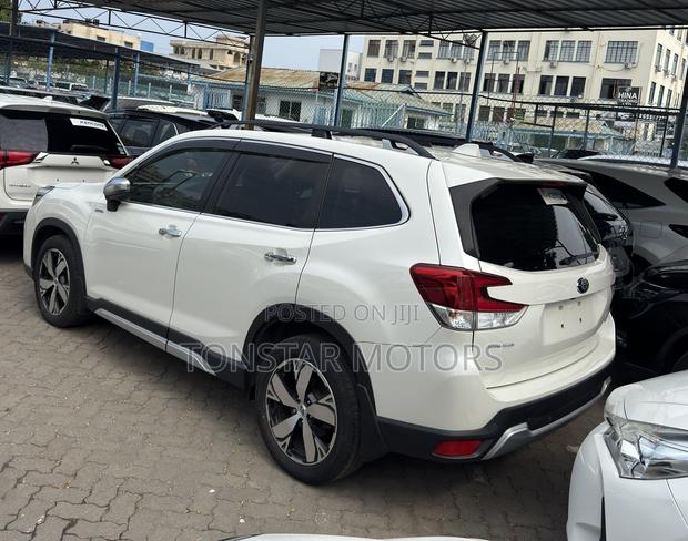 Subaru Forester Premium AWD 2019 White