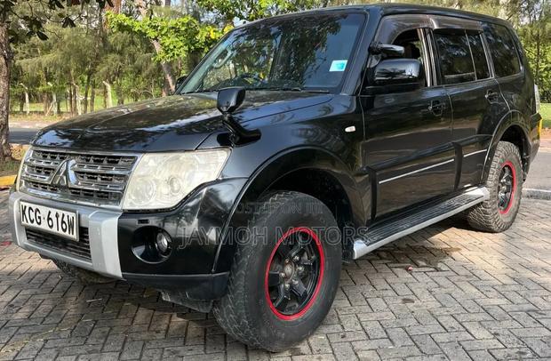 Mitsubishi Pajero 2010 Black