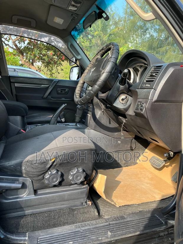 Mitsubishi Pajero 2010 Black