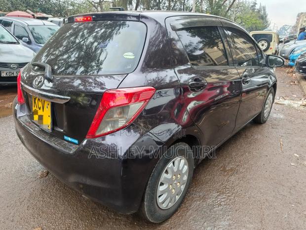 Toyota Vitz 2012 Maroon