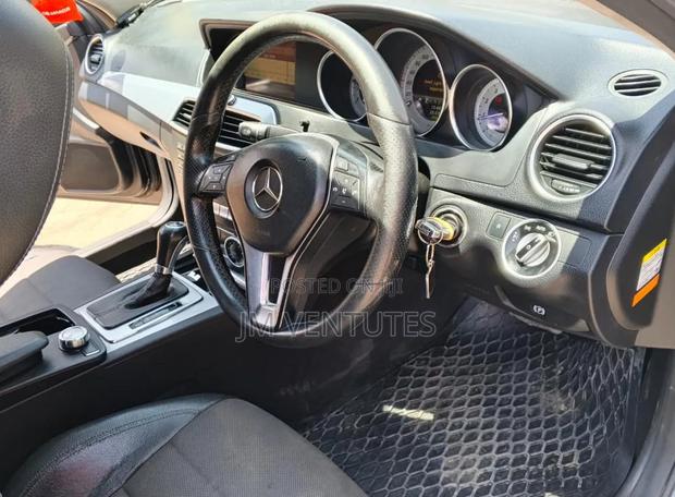 Mercedes-Benz C200 2013 Black