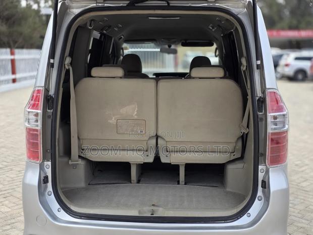 Toyota Noah 2009 Silver
