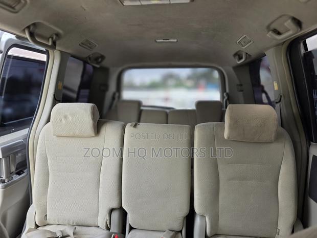 Toyota Noah 2009 Silver