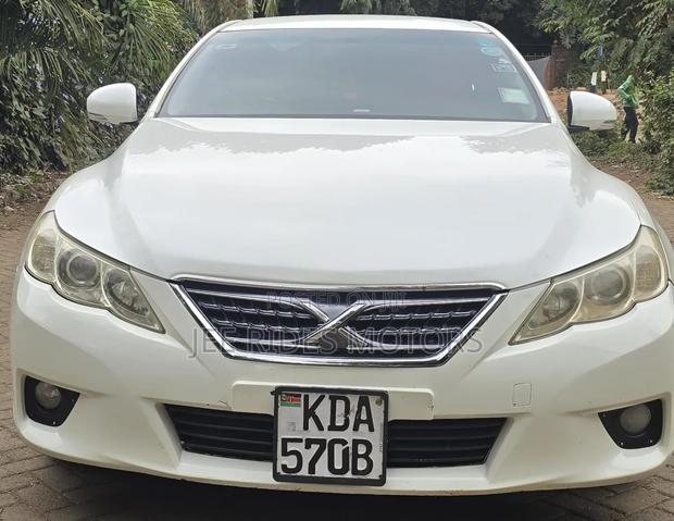 Toyota Crown 2012 Pearl
