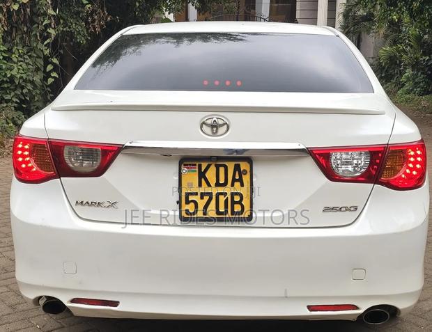 Toyota Crown 2012 Pearl
