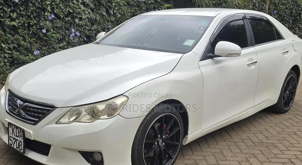 Toyota Crown 2012 Pearl